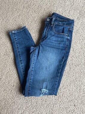 Gap distressed Women's Skinny Jeans - Classic Denim size 26/2R
